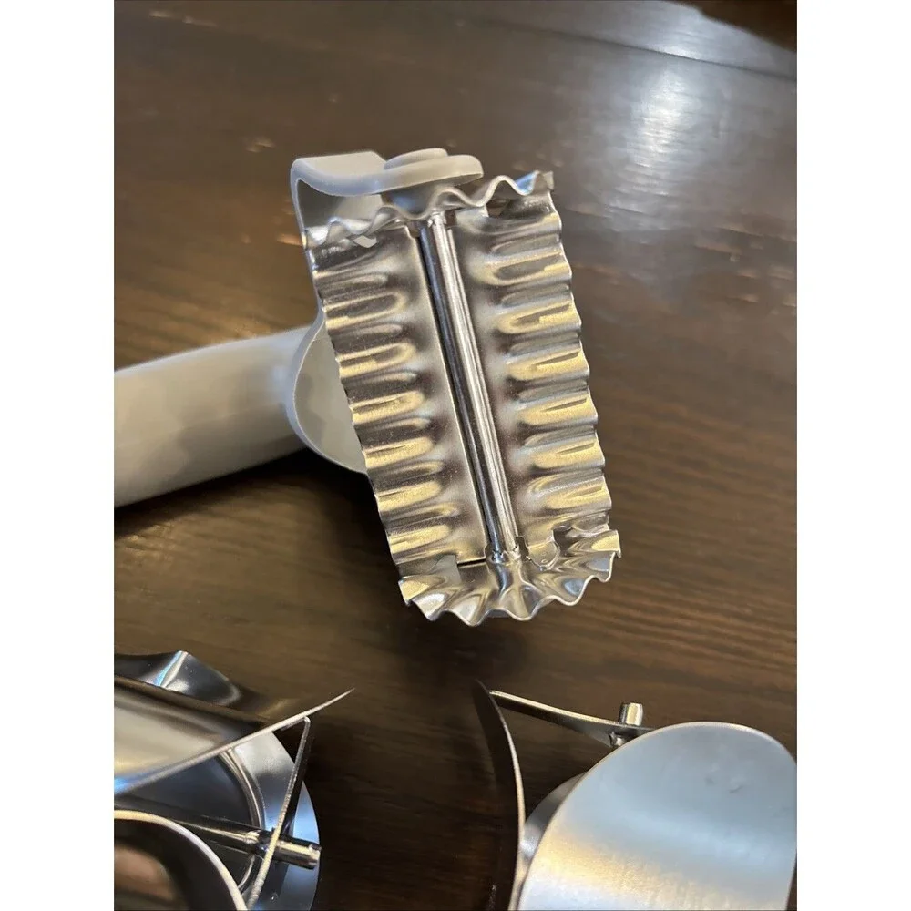 Pampered Chef Rolling Cookie Cutter # 1442 & Attachments Kitchen Dough Roller